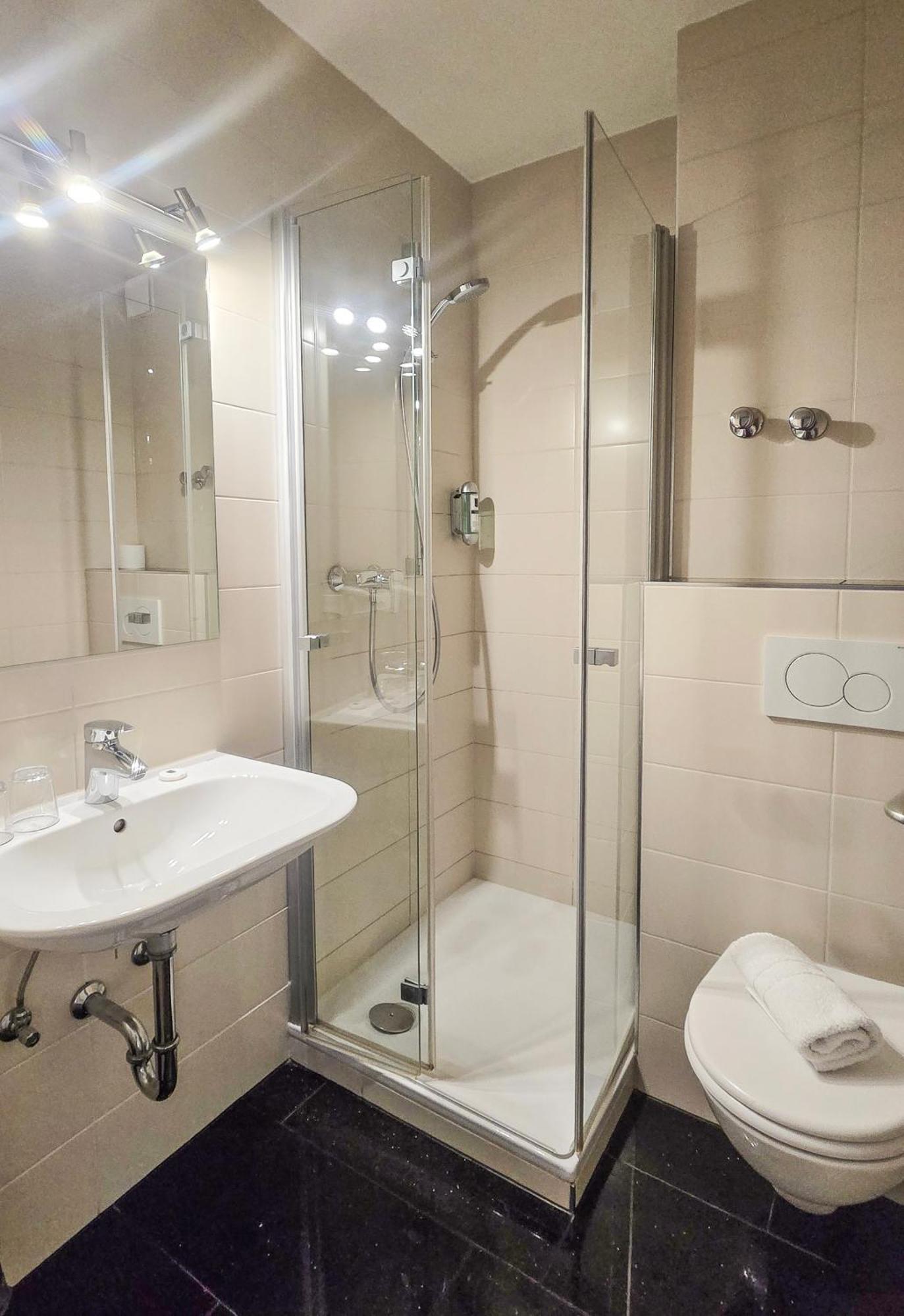 Hotel Zur Moselbruecke Schweich Ngoại thất bức ảnh